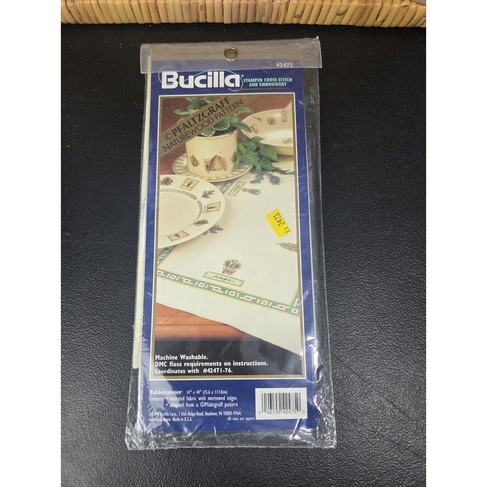 "Naturewood" ©Pfaltzgraff Runner ©1999 Bucilla Stamped Linens Embroidery 42475